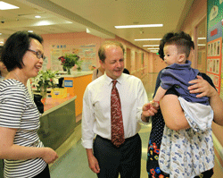 Dr. Tom Kenyon visits the Shanghai Children's Medical Center