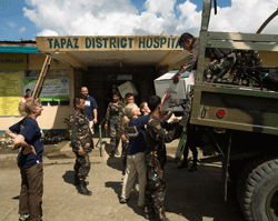 Philippine army soldiers help Project HOPE volunteers unload HOPE-donated medical supplies