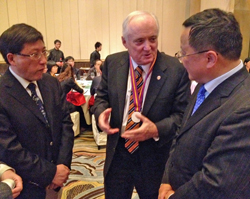 Jiang Zhongyi, the SCMC Party Secretary and Dr. Liu Jinfen, the President of the SCMC, at the 10th Anniversary celebration of the Rural Medical Fellows Training Program.
