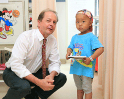 Dr. Tom Kenyon at the Shanghai Children's Medical Center