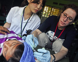 Volunteer Dr. Sharon Weintraub in the Philippines