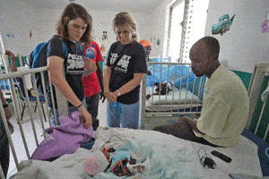 Health care volunteers help families in Haiti