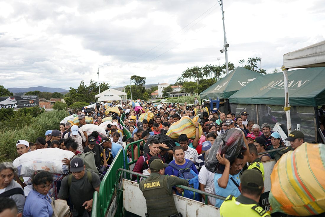 Migrants at the Colombia-Venezuela border