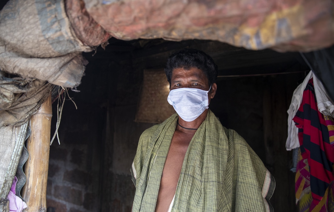 Man wearing a mask to protect from COVID-19 in India