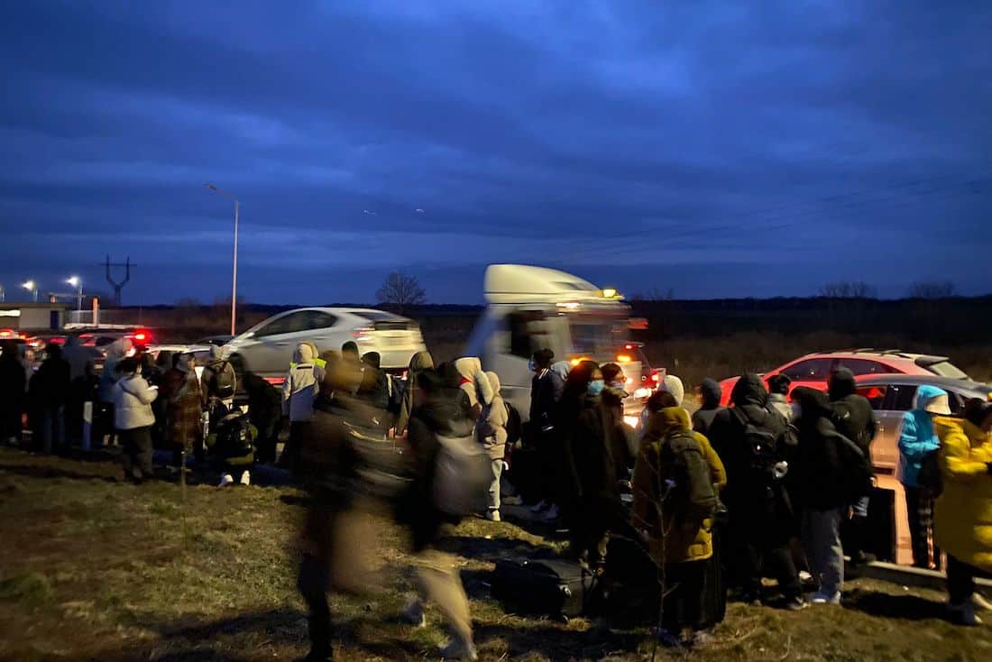 Ukrainian refugees at border