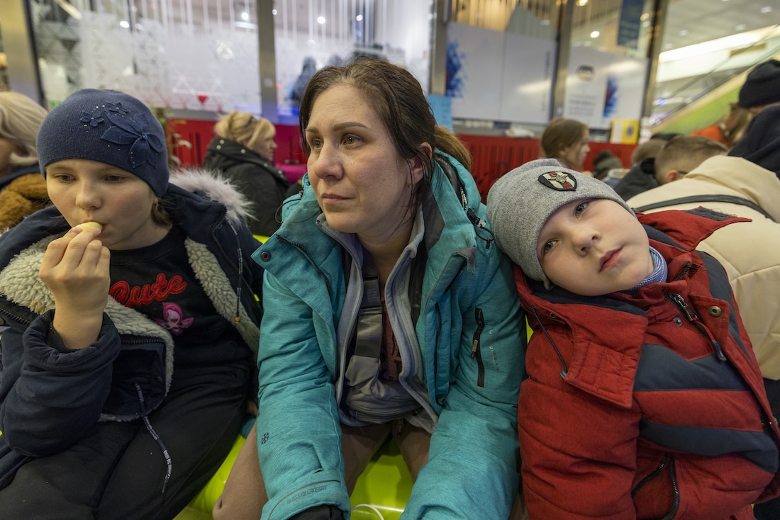 Ukrainian refugees in train station