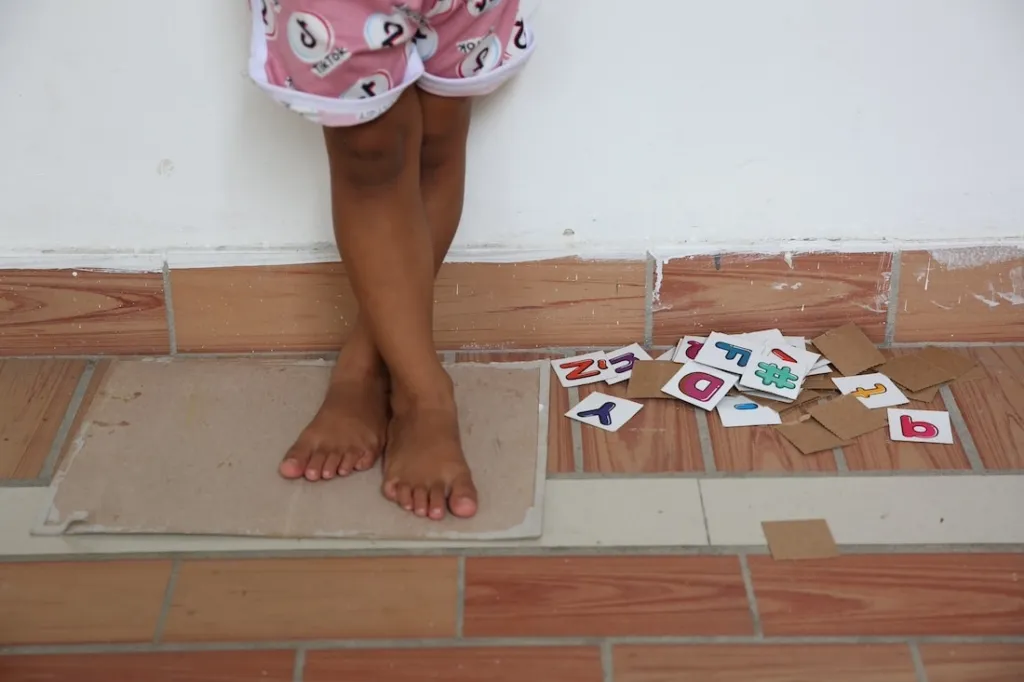 young girl's feet in Colombia