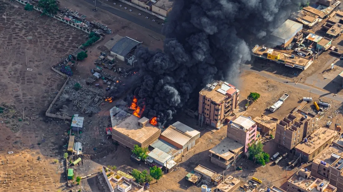 building fire with heavy smoke